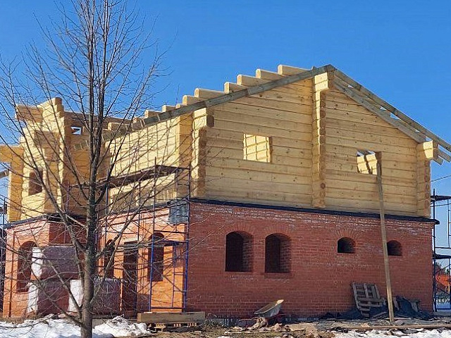 Почему женщины выбирают комбинированные дома: каменный первый этаж и деревянный второй как пространство уюта, здоровья и восстановления